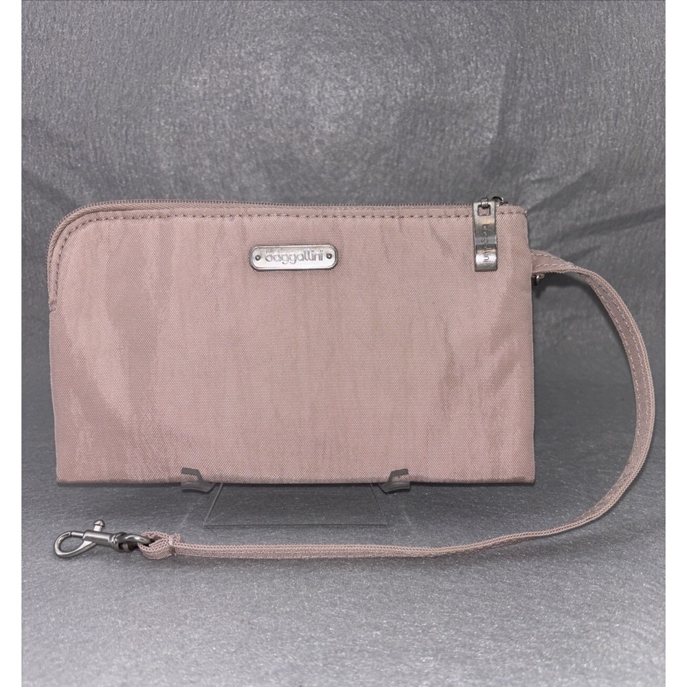 Baggallini RFID Bryant Champagne Nylon Card Wallet Wristlet Money Pouch Travel